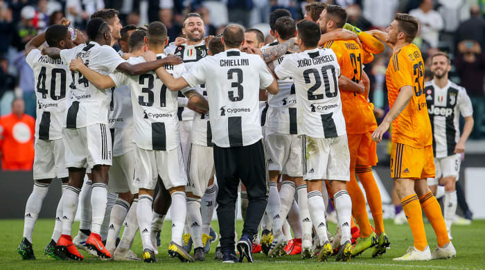 juventus-team-celebrate-serie-a-title.jpg